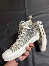 Load image into Gallery viewer, DIOR B23
